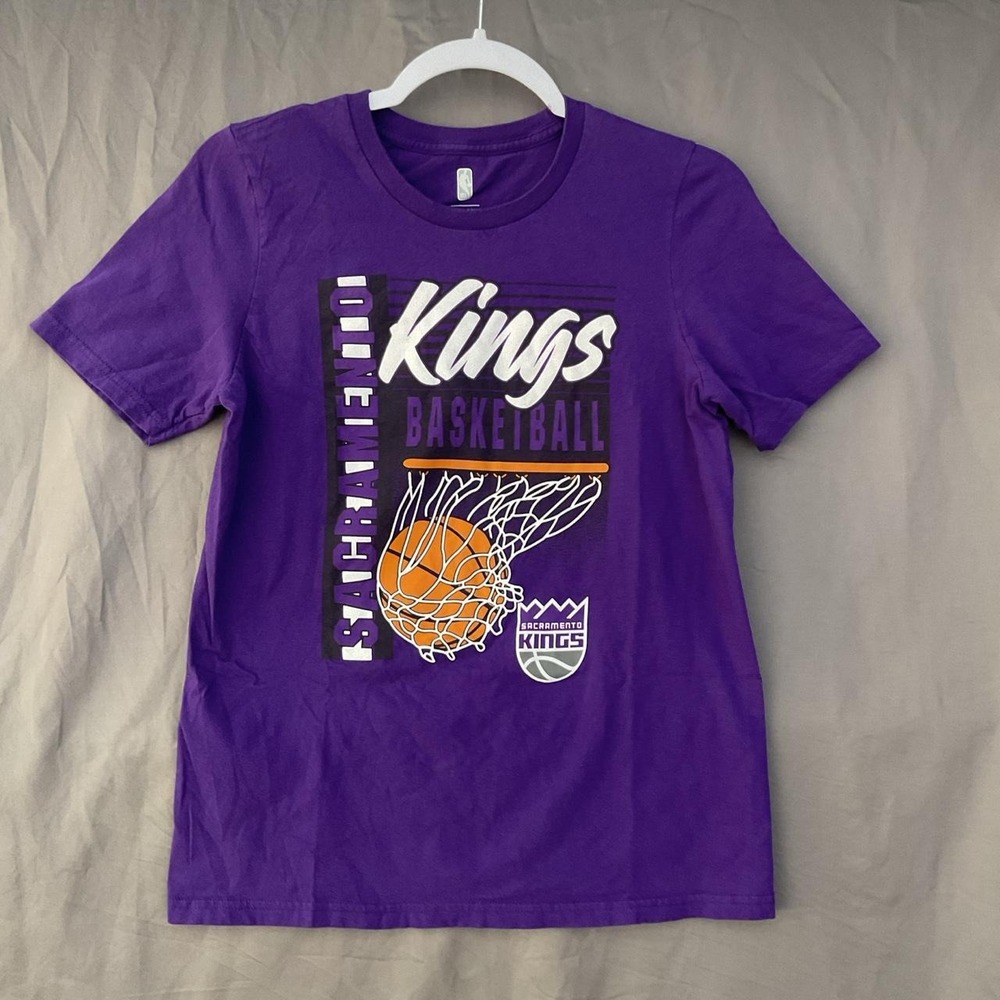 NBA Sacramento Kings Kids Purple Basketball Graphic T-Shirt Size L 14/16